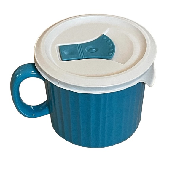 Dining Corningware 2ounce Oven Safe Meal Mug With Vented Lid Poshmark